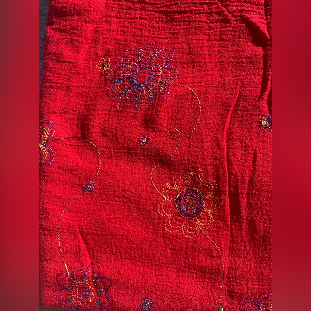 Adorable vintage 90s red cotton gauze w/ rainbow floral embroidery fabric sewing - Picture 2 of 16